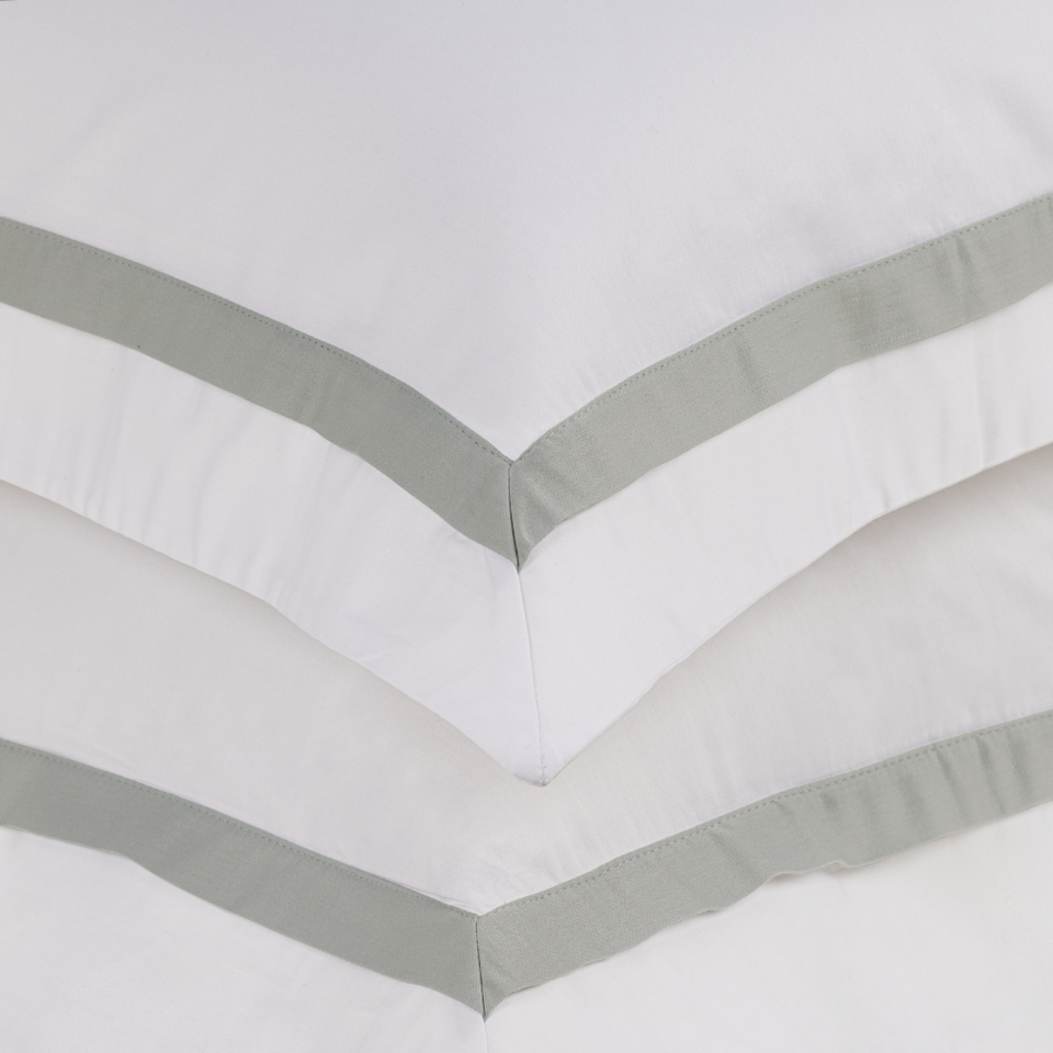 Jogo de Cama Queen Vercelli 4 Pçs 300 Fios 100% Algodão Egípcio Branco / Nebbia Trussardi
