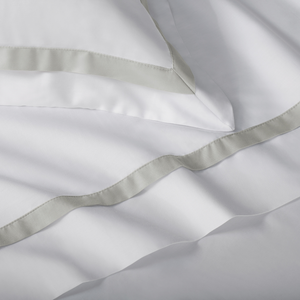 Jogo de Cama Queen Vercelli 4 Pçs 300 Fios 100% Algodão Egípcio Branco / Nebbia Trussardi