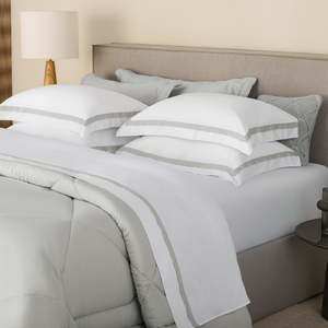 Jogo de Cama Queen Vercelli 4 Pçs 300 Fios 100% Algodão Egípcio Branco / Nebbia Trussardi