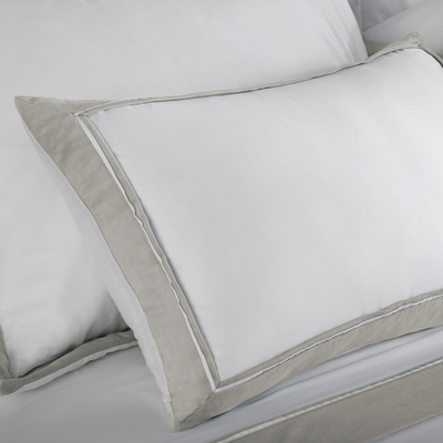 Almofada Valestro 300 Fios Cetim 100% Algodão Egípcio 40x60cm Branco / Platino Trussardi