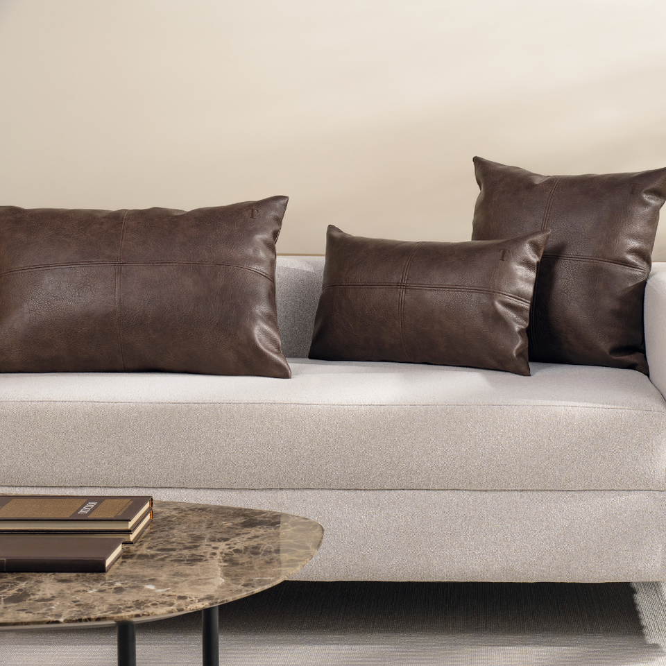 Almofada Silviero 100% Couro Sintético 40x60cm Trussardi