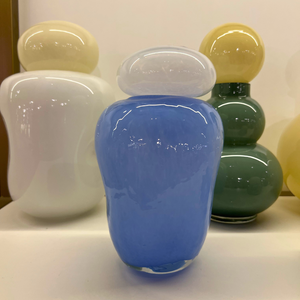 Garrafa Decorativa Azul e Branca Linha Contour