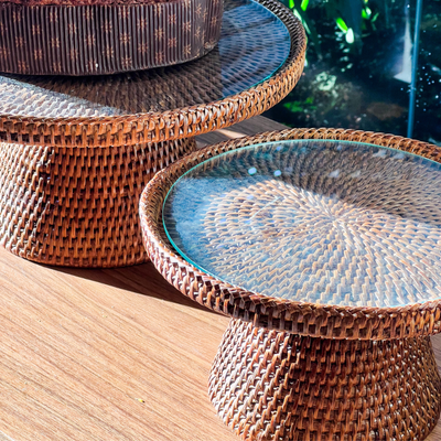 Boleira Média 35cm em Rattan com Tampo em Vidro Bahali