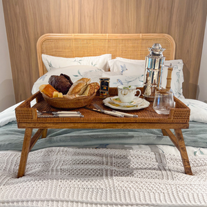 Bandeja Retangular em Rattan com Pés Bahali 65x40x6cm