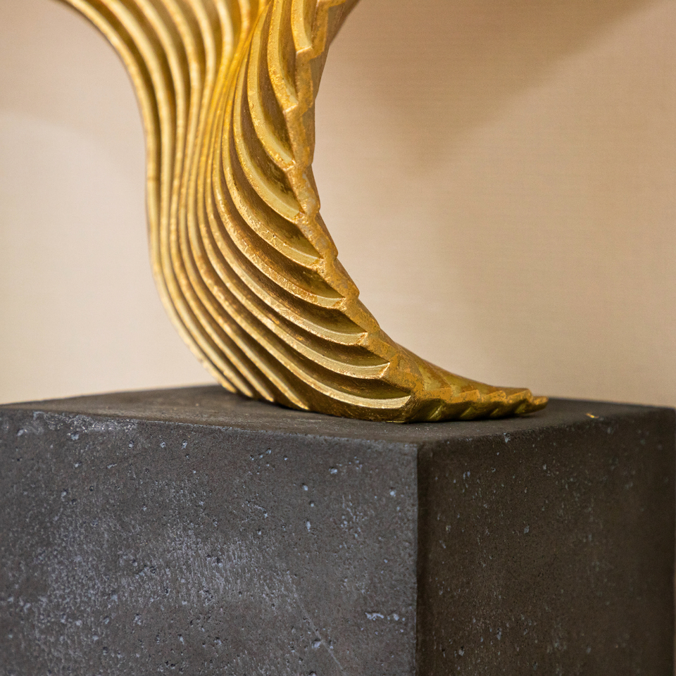 Escultura Abstrata Gold Wave