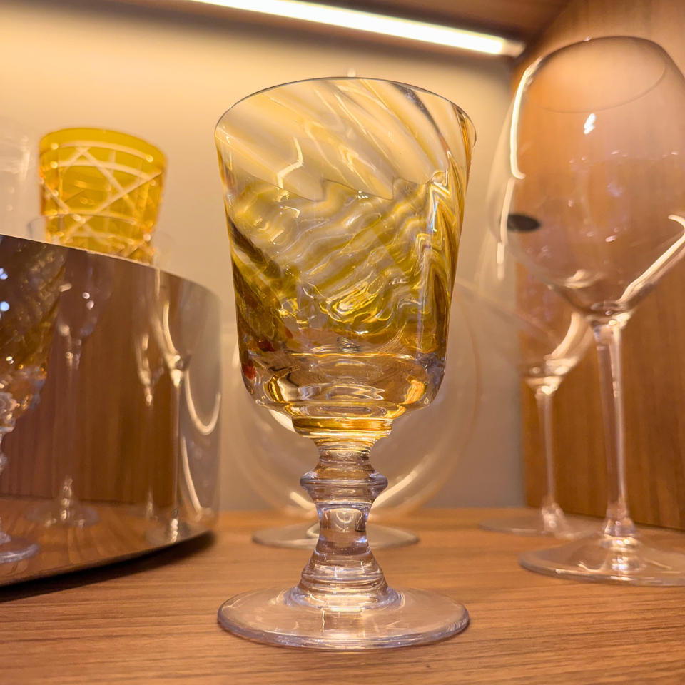 Taça Mozart em Puro Cristal para Água / Vinho Murano Colors Torcido Âmbar 450ml