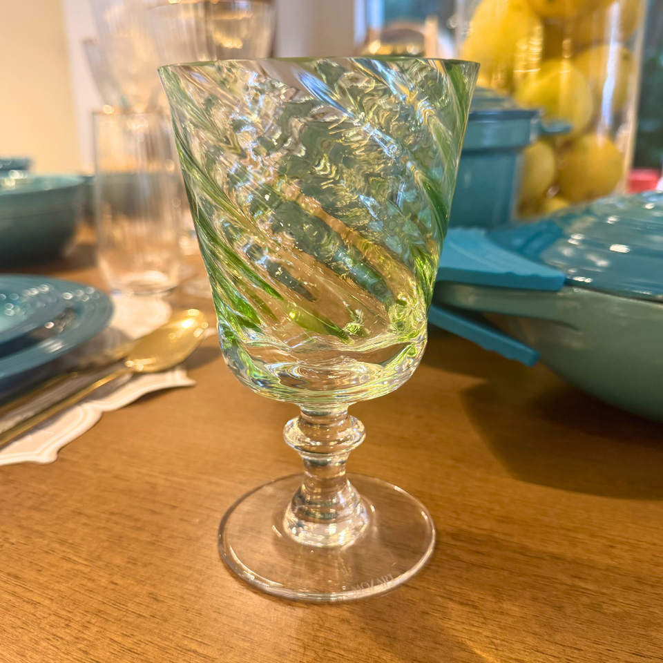 Taça Mozart em Puro Cristal para Água / Vinho Murano Colors Torcido Verde Clara 450ml