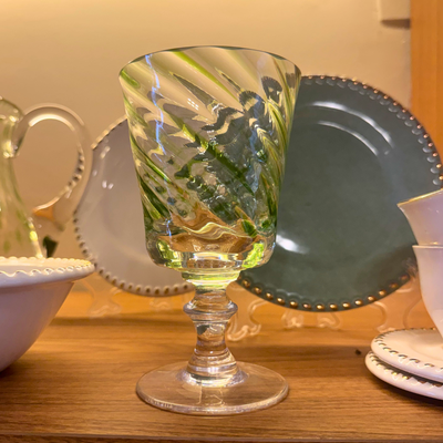 Taça Mozart em Puro Cristal para Água / Vinho Murano Colors Torcido Verde Clara 450ml