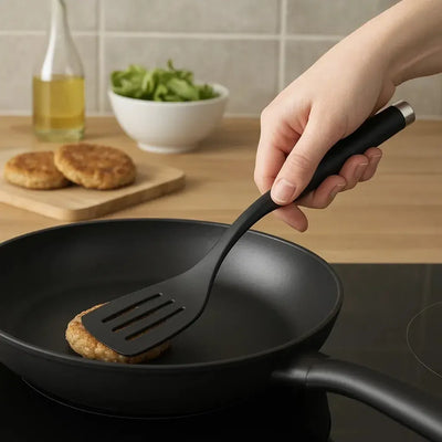 Espátula Perfurada Nylon Preta 35cm KitchenAid