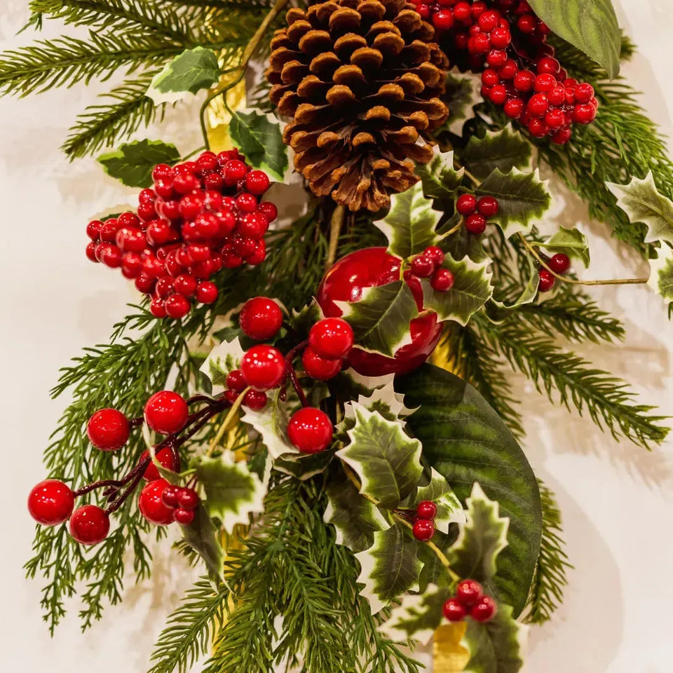 Festão Decorativa Natal Pinha Barries Folhagens Vermelha / Verde 71cm