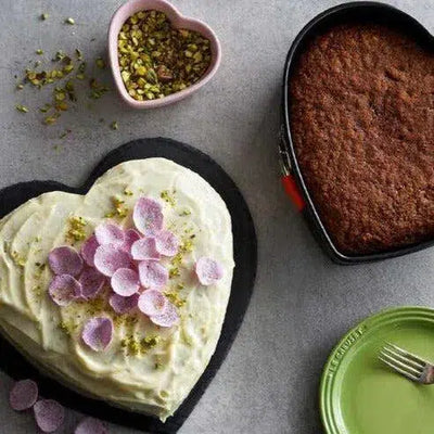 Forma em Formato Coração 26cm Metal Bakeware Le Creuset