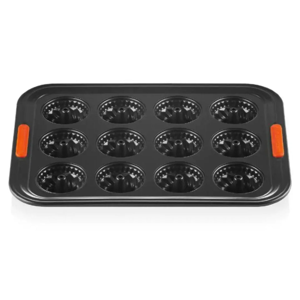 Forma para 12 Mini Bundts Metal Bakeware Le Creuset