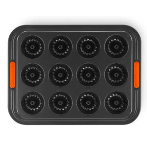 Forma para 12 Mini Bundts Metal Bakeware Le Creuset