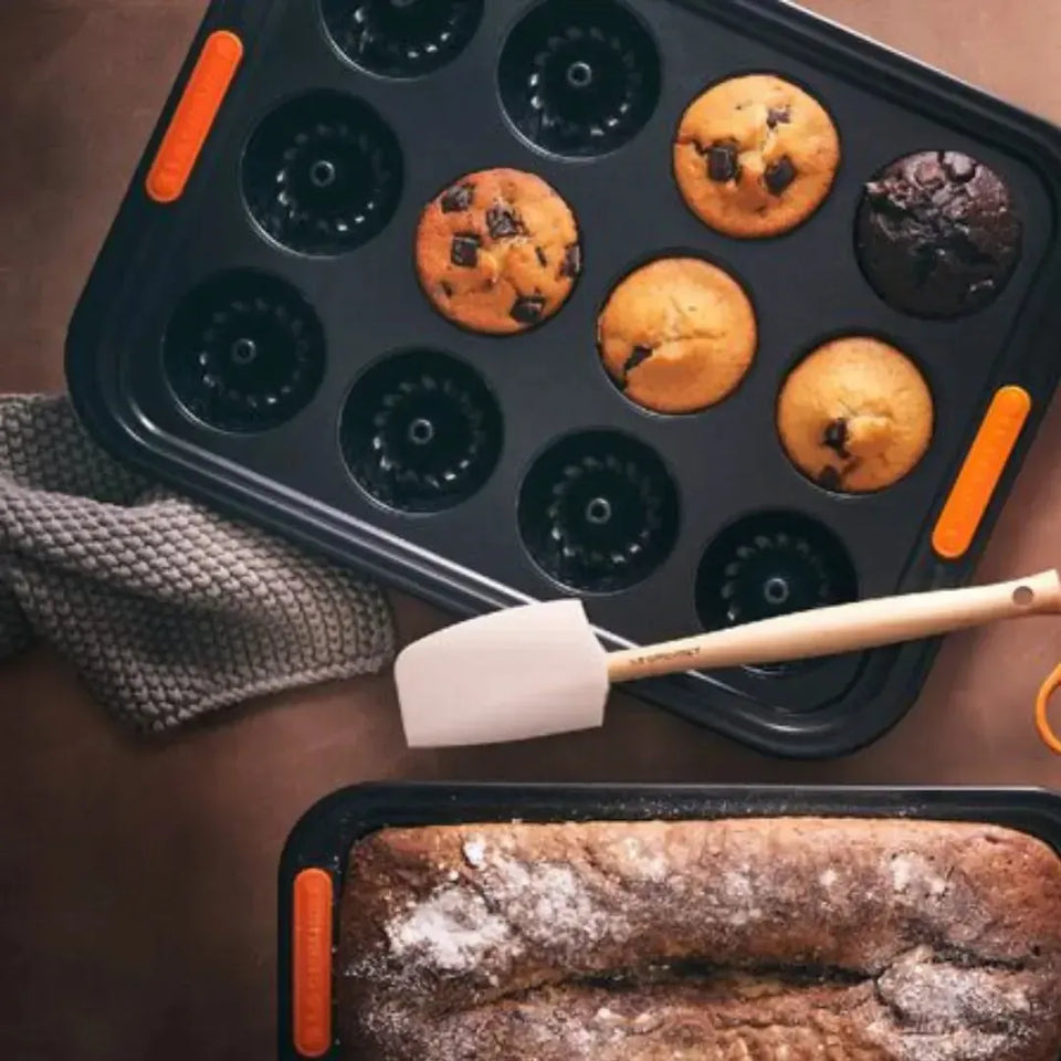 Forma para 12 Mini Bundts Metal Bakeware Le Creuset