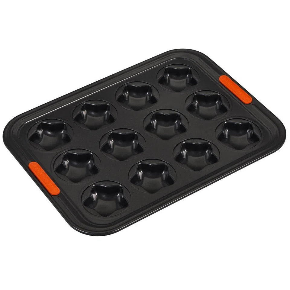 Forma para 12 Muffins em Formato Estrela Metal Bakeware Le Creuset