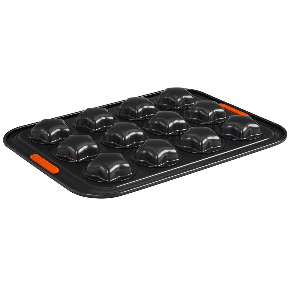 Forma para 12 Muffins em Formato Estrela Metal Bakeware Le Creuset