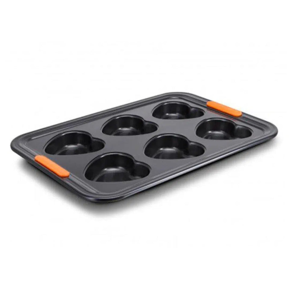 Forma para 6 Muffins em Formato Coração Metal Bakeware Le Creuset