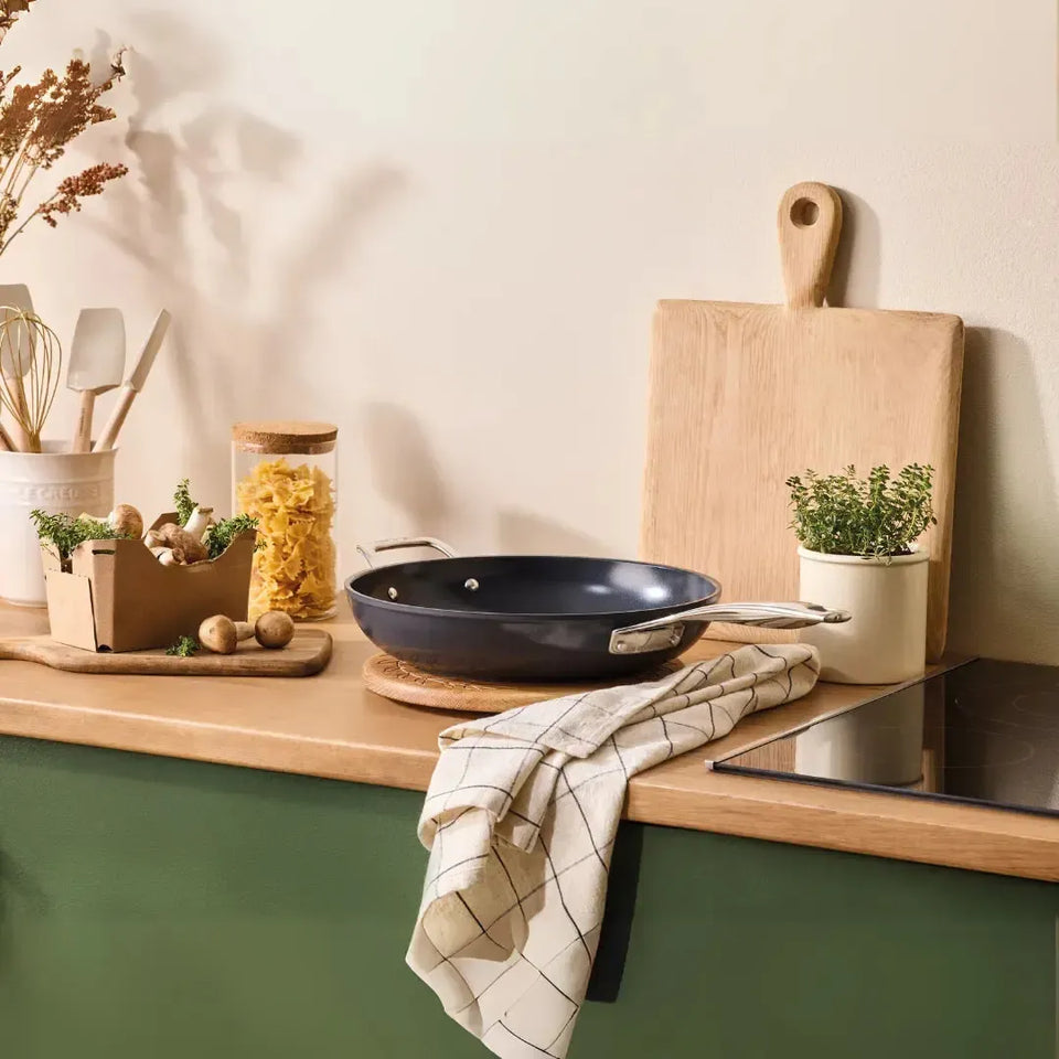 Frigideira Funda com Alça Antiaderente 28cm ENSC Le Creuset