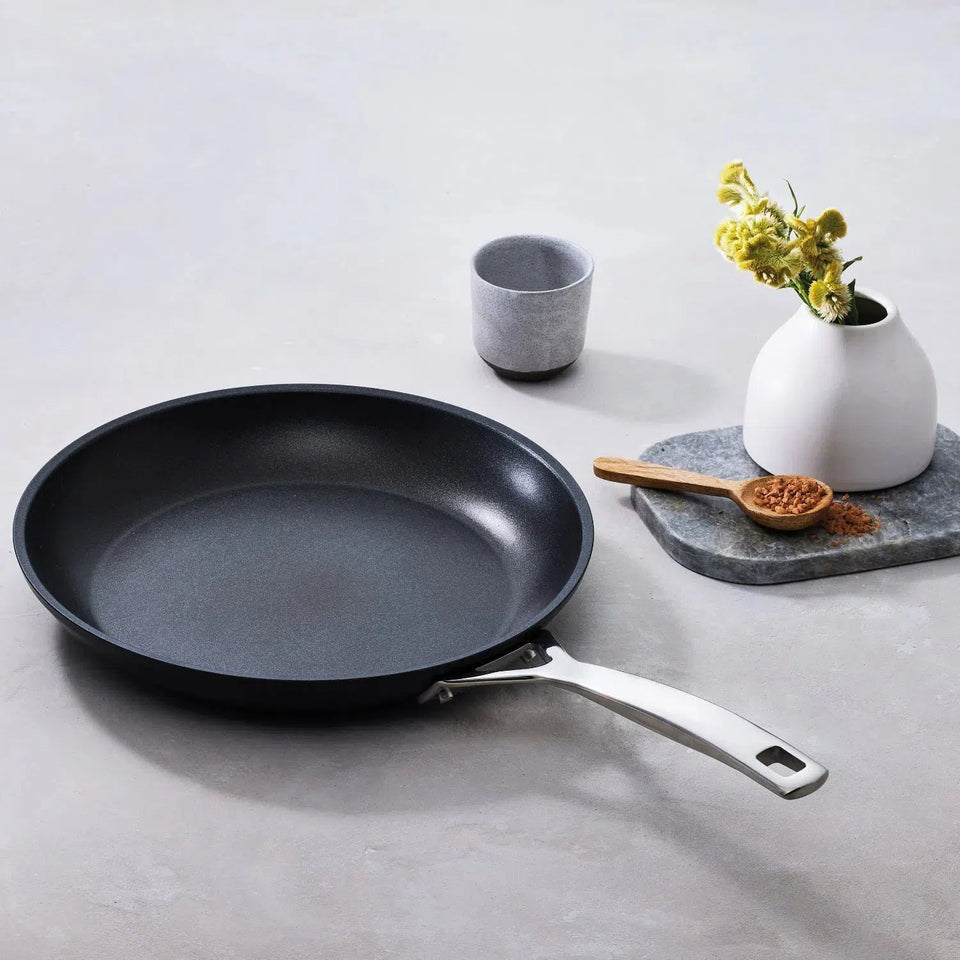 Frigideira Rasa 26cm TNS Pro Le Creuset