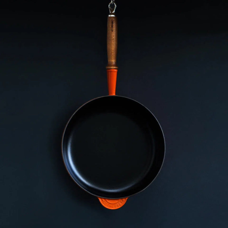 Frigideira Sauté com Cabo de Madeira 28cm Laranja Le Creuset