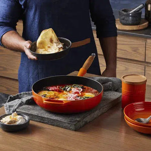 Frigideira Sauté com Cabo de Madeira 28cm Laranja Le Creuset