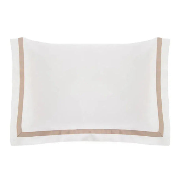 Fronha Vercelli 300 Fios Cetim 100% Algodão Egípcio Branca / Nocciola 50x70cm Trussardi