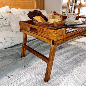 Bandeja Retangular em Rattan com Pés Bahali 65x40x6cm