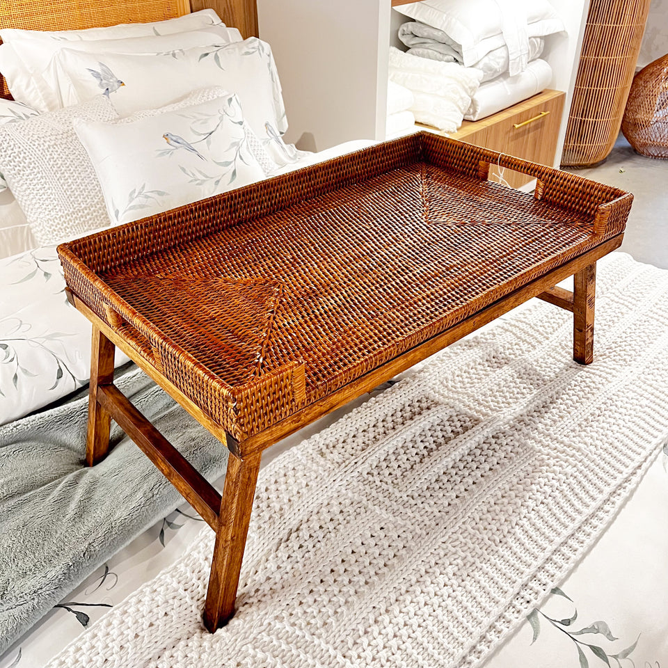 Bandeja Retangular em Rattan com Pés Bahali 65x40x6cm