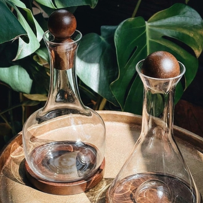 Garrafa Decorativa Vidro com Base e Tampa Madeira Natural 1,5L Linha Encontro