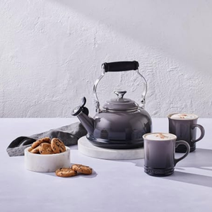 PRÉ-VENDA: Chaleira Tradicional Com Apito 1,6L Flint Le Creuset