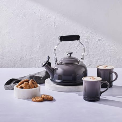 PRÉ-VENDA: Chaleira Tradicional Com Apito 1,6L Flint Le Creuset