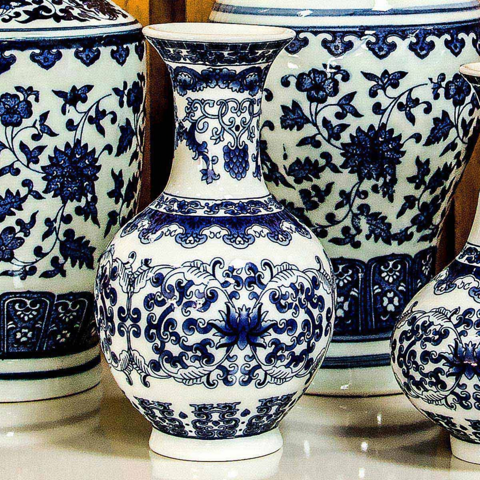 Vaso Cerâmica Arabescos Gargalo Longo Azul / Branco 14x8cm Home&Co