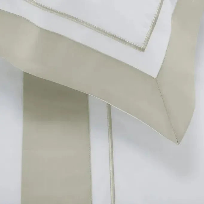 Jogo 2 Fronhas Fiesole 200 Fios Cetim 100% Algodão Branco / Grigio Trussardi