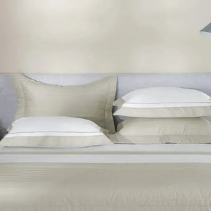 Jogo 2 Fronhas Fiesole 200 Fios Cetim 100% Algodão Branco / Grigio Trussardi