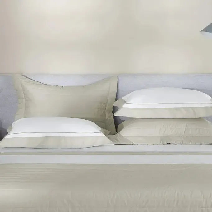 Jogo 2 Fronhas Fiesole 200 Fios Cetim 100% Algodão Branco / Grigio Trussardi