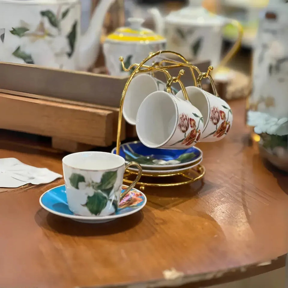 Jogo 4 Xícaras de Café com Pires New Bone China Blummen Borda Dourada e Suporte 90ml L'Hermitage