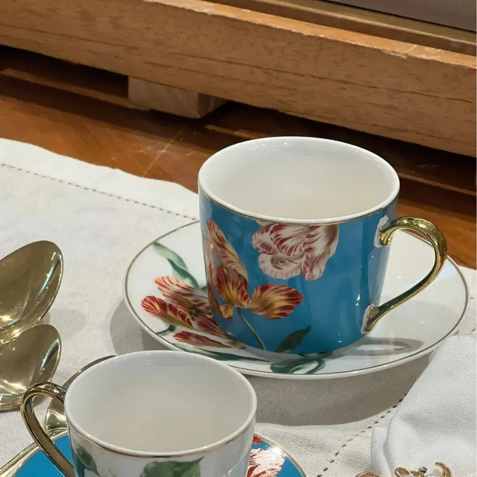 Jogo 4 Xícaras de Chá com Pires New Bone China Blummen Borda Dourada e Suporte 200ml L'Hermitage