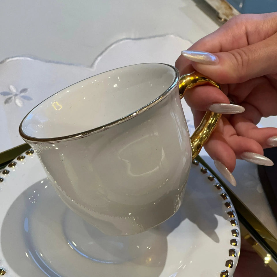 Jogo 6 Xícaras de Chá com Pires Cerâmica Brasilis Branco com Filete em Ouro 300ml Scalla