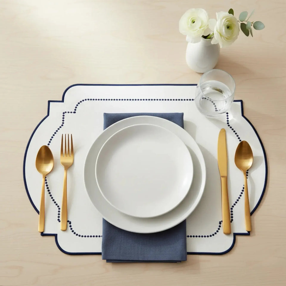 Jogo Americano Nylon Off White Bordado Azul Marinho