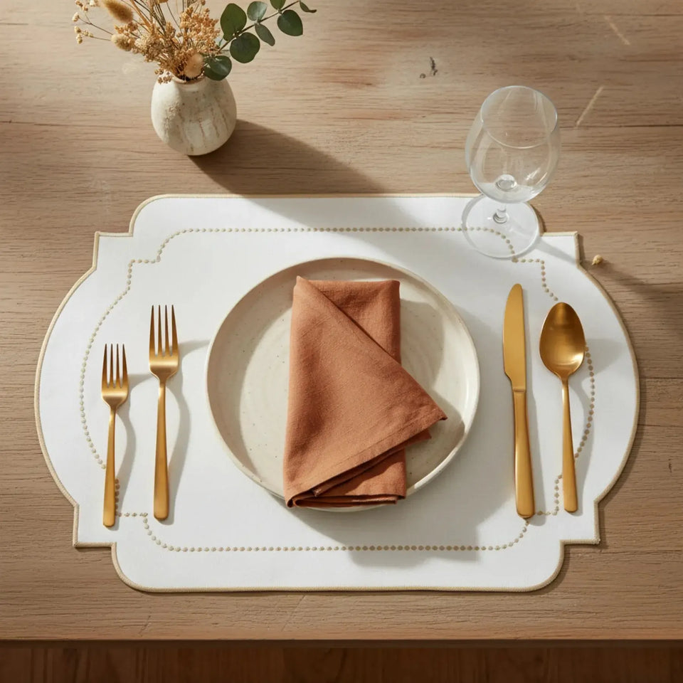 Jogo Americano Nylon Off White Bordado Castanho