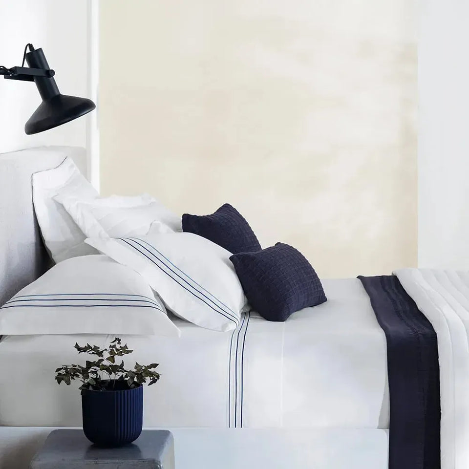 Jogo de Cama Casal Menfi 4 Pçs 200 Fios 100% Algodão Branco / Azul Trussardi