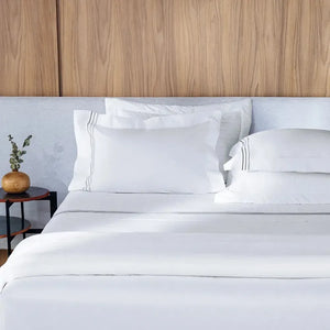 Jogo de Cama Queen Menfi 4 Pçs 200 Fios 100% Algodão Branco / Cinza Trussardi