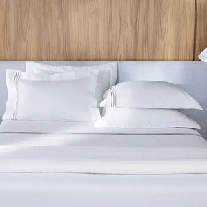 Jogo de Cama Queen Menfi 4 Pçs 200 Fios 100% Algodão Branco / Cinza Trussardi