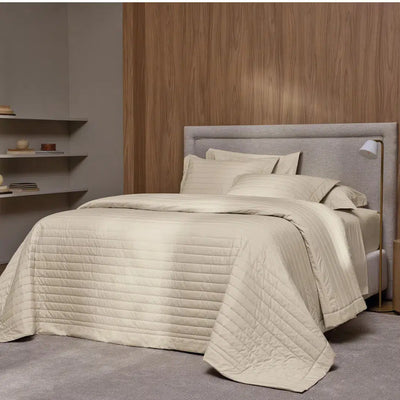 Jogo de Colcha Queen Monteleone 3 Pçs 200 Fios Percal 100% Algodão Crema Trussardi