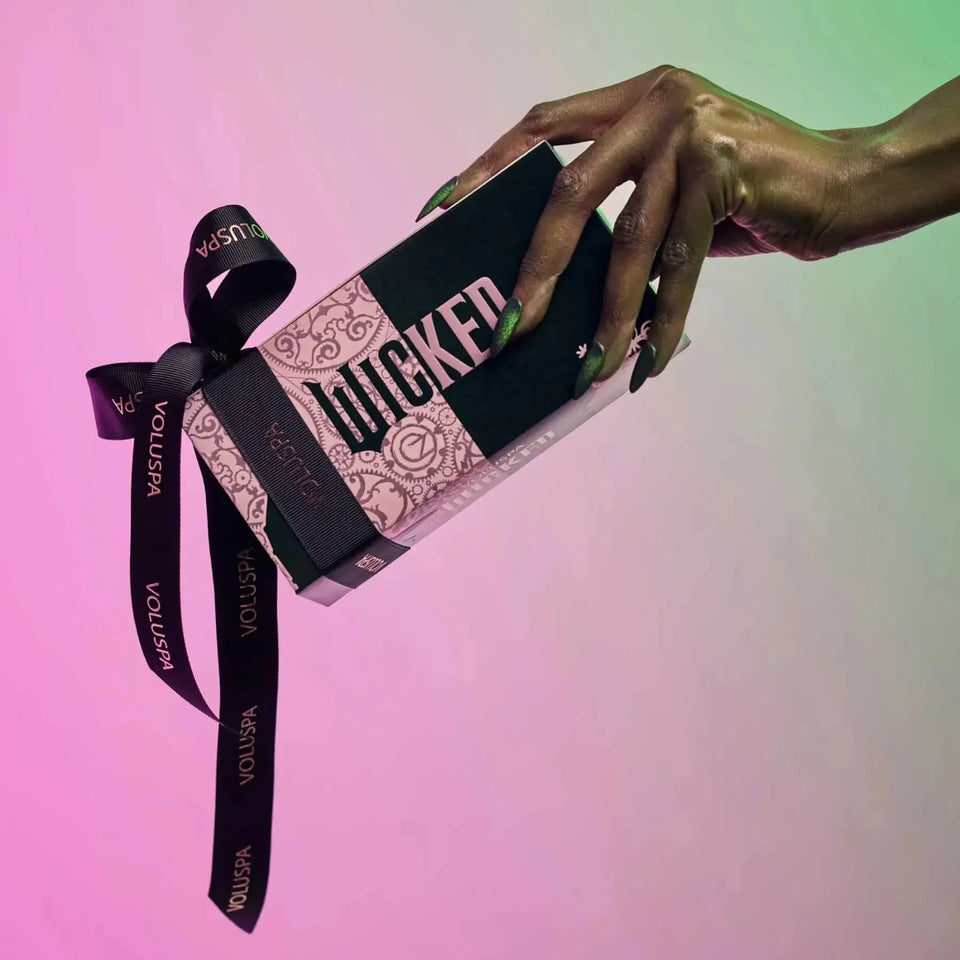 Kit 2 Mini Velas Lata Voluspa Wicked Collection Pink Goes Good With Green 25 Horas