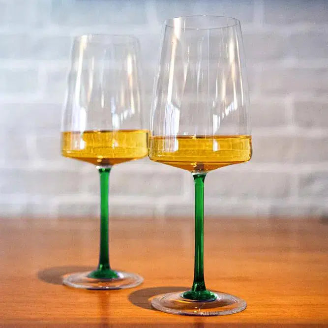 Kit com 2 Taças de Vinho em Cristal Linha Coloratta com Haste Verde 500ml Artemano