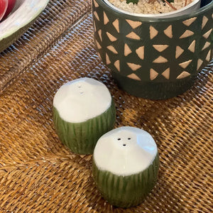 Kit com Saleiro e Pimenteiro Coco Cerâmica Trancoso Verde Maison Blanche