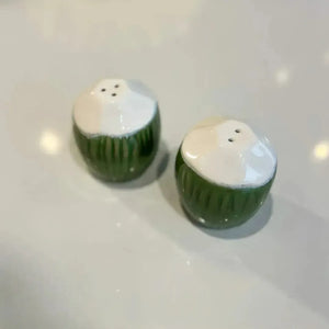 Kit com Saleiro e Pimenteiro Coco Cerâmica Trancoso Verde Maison Blanche