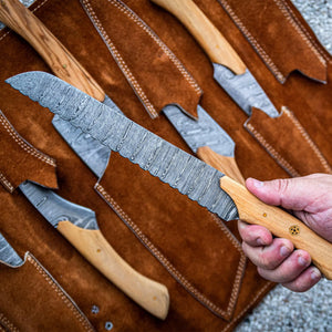 Kit de 6 Facas de Cozinha Artesanais em Aço Damasco 256 Camadas com Cabo de Madeira de Oliveira e Bolsa de Rolo de Couro