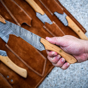 Kit de 6 Facas de Cozinha Artesanais em Aço Damasco 256 Camadas com Cabo de Madeira de Oliveira e Bolsa de Rolo de Couro